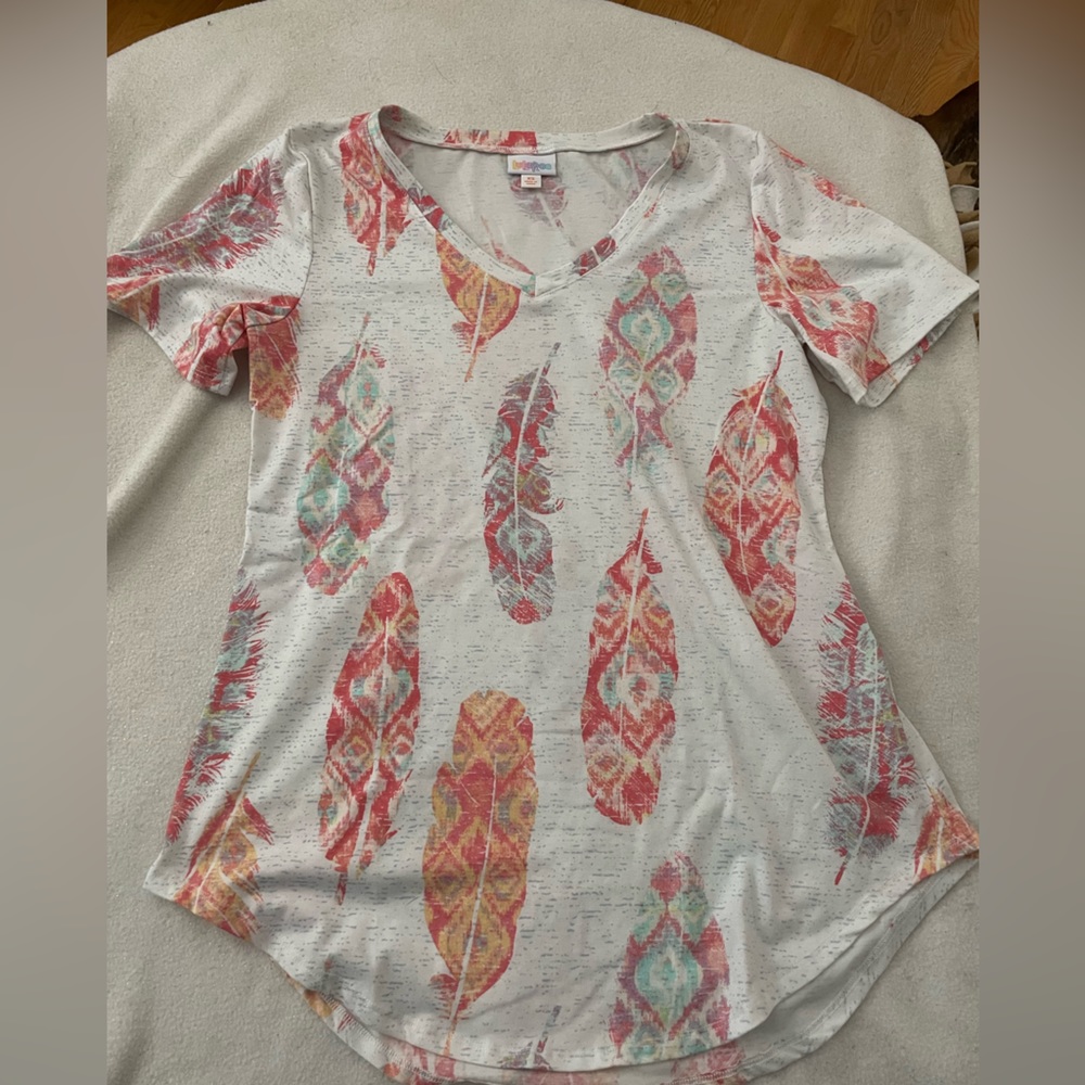 Gently used Lularoe size XS v neck shirt with feather design